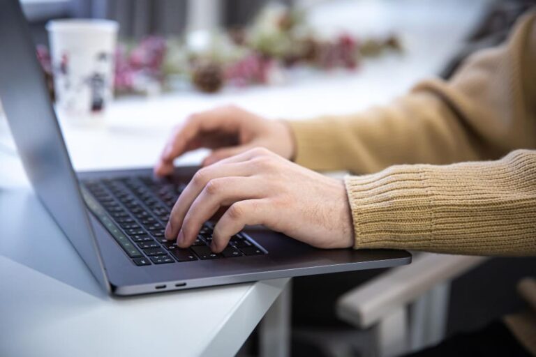 Laptop herstellen of vervangen? Wanneer is een herstelling nog de moeite waard?